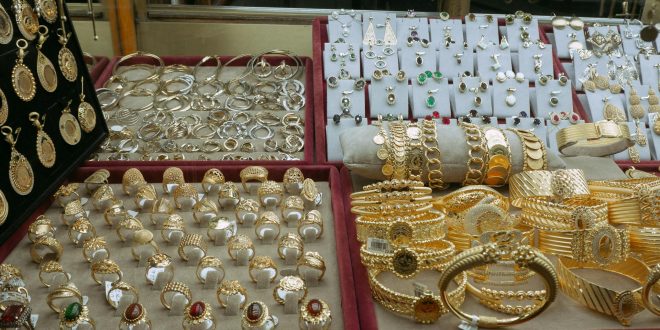 bisnis toko perhiasan